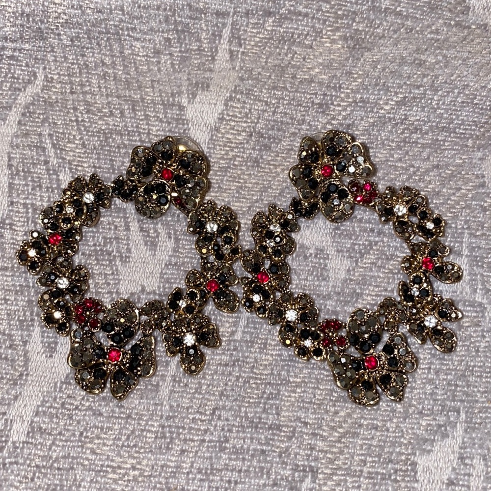 Wreath post earrings